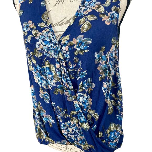 En Creme Women's Blue Floral Keyhole Halter Neck Faux-Wrap Blouse Top Size Small - Picture 2 of 8